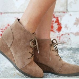Medden Girl domain tan wedge bootie